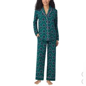 Room Service Women's Shawl Collar Pajama Set GREEN GEO